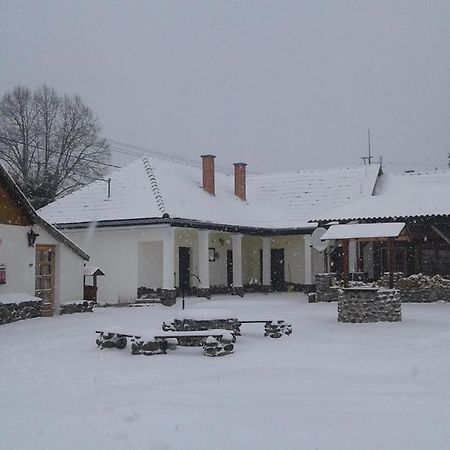 Toldi Vendeghaz Hotel Felsotold Exterior photo