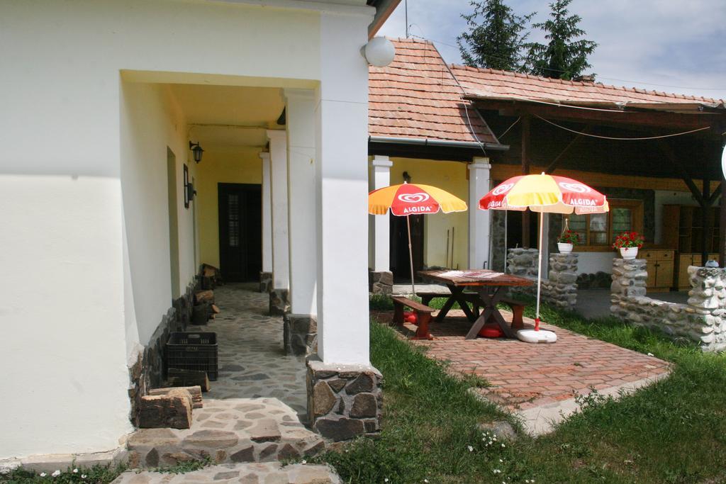 Toldi Vendeghaz Hotel Felsotold Exterior photo