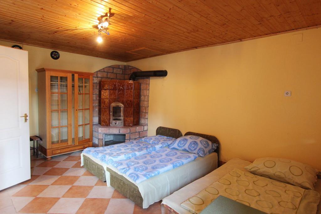 Toldi Vendeghaz Hotel Felsotold Exterior photo
