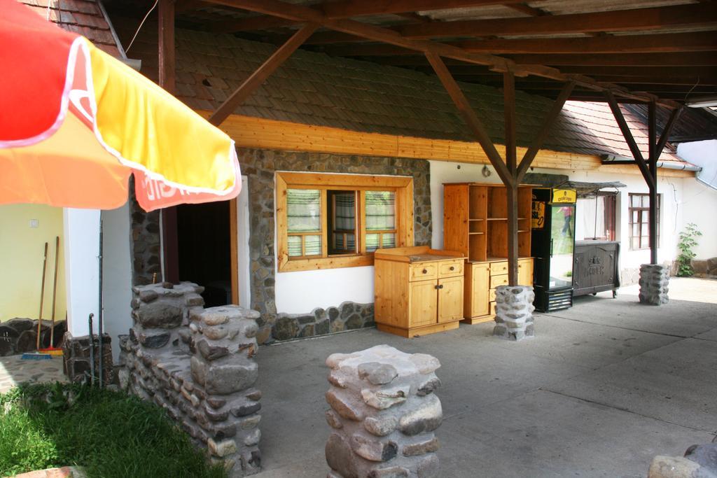 Toldi Vendeghaz Hotel Felsotold Exterior photo