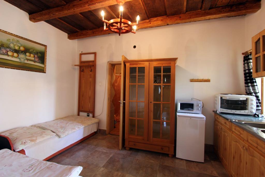 Toldi Vendeghaz Hotel Felsotold Exterior photo